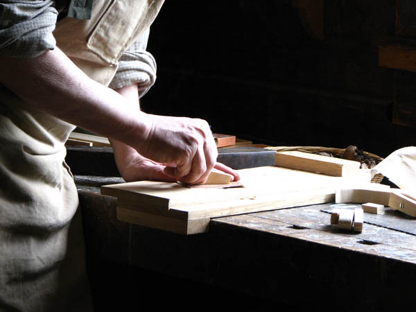 Nuestro equipo de profesionales cuenta  con muchos aÃ±os de contrastada <strong>experiencia</strong> en el sector de la <strong>carpinterÃ­a de madera en Sarral</strong>.